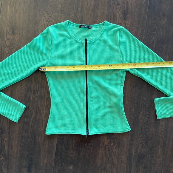 BOOHOO RIBBED ZIP FRONT TOP LONG SLEEVE SPLIT CUFF GREEN Size 8 - Picture 4 of 8
